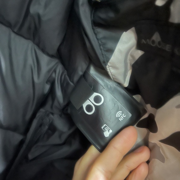 Moose Knuckles Puffer Parka - Size Medium - Picture 6 of 7